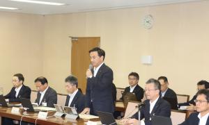 挨拶をする村岡知事