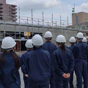 湯田温泉パーク（温浴棟）新築工事現場を見学する下関工科高校の生徒