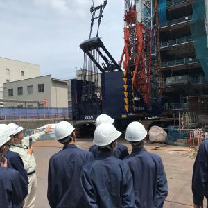 山口市新本庁舎棟新築工事現場を見学する下関工科高校の生徒