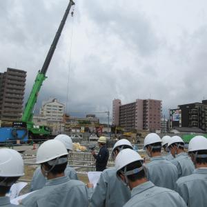 湯田温泉パーク新築工事現場を見学する萩商工高校の生徒