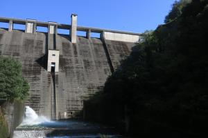 堤高90.0m