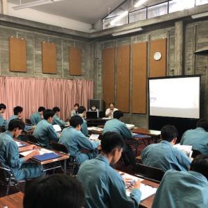 分庁舎整備建築工事について説明を受ける下関工科高校の生徒