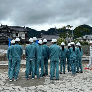 分庁舎整備建築工事現場を見学する下関工科高校の生徒