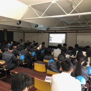 分庁舎整備建築工事について説明を受ける岩国工業高校の生徒