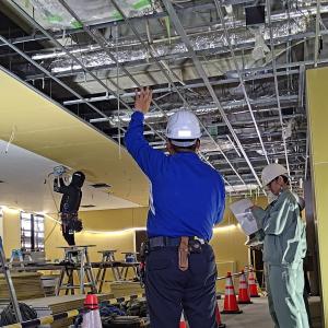 山口県自治会館新築工事現場を見学する柳井商工高校の生徒