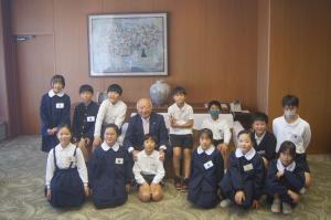 LEARN in やまぐちで小学生と交流を深めた柳居議長