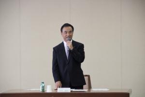 あいさつする村岡知事の写真