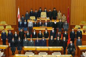 高校生県議会に出席する柳居議長