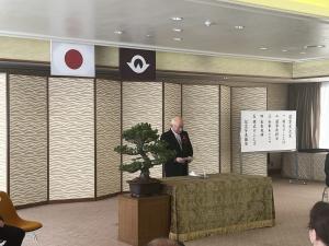 山口県選奨式で祝辞を述べる柳居議長