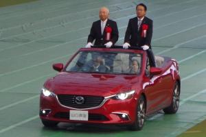 山口県警察視閲式に参加する柳居議長