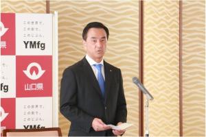 あいさつする村岡知事の写真