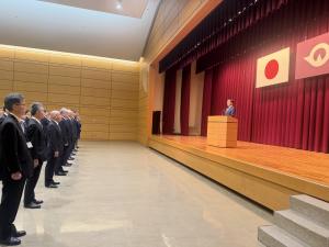 あいさつをする村岡知事の写真