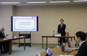 あいさつをする村岡知事の写真