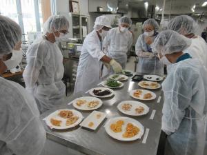 試食の様子