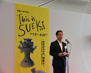 あいさつする村岡知事の写真
