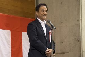あいさつをする村岡知事の写真