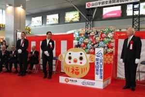 式典に参加する村岡知事の写真②
