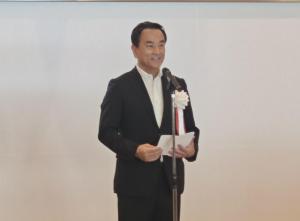 あいさつをする村岡知事の写真