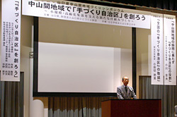 あいさつをする二井知事