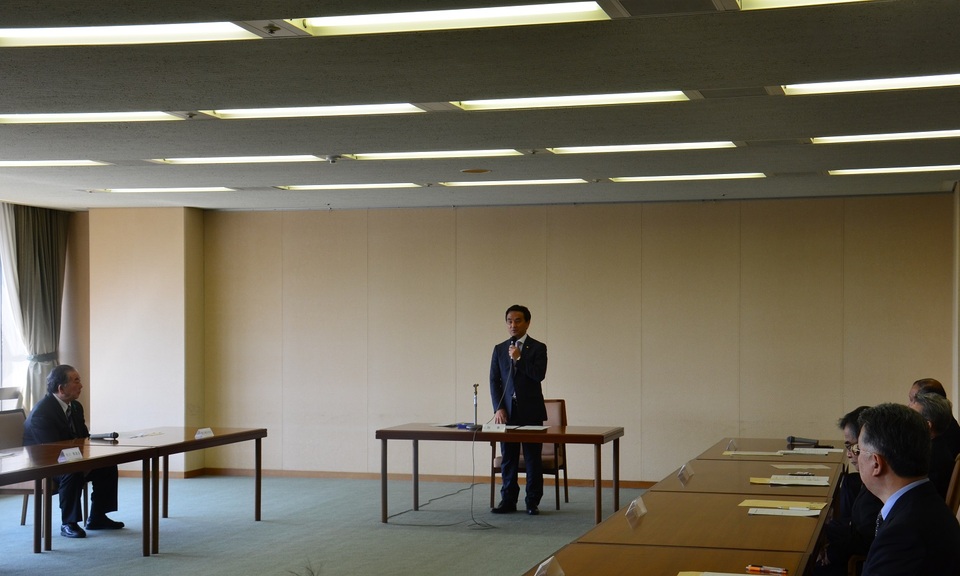 あいさつする村岡知事の写真1