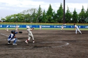 宮本さんと選手の対決の画像