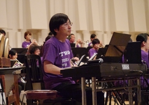 コンサート後半では和田さんが電子ピアノを演奏の画像