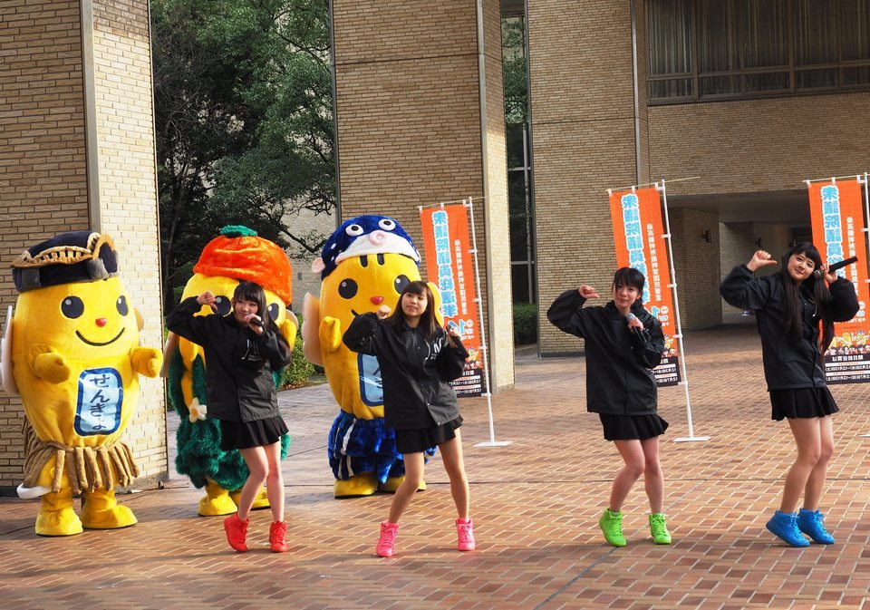 投票SONGを披露する山口活性学園のメンバーの画像