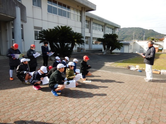 山本会長の説明（浅田小）の画像