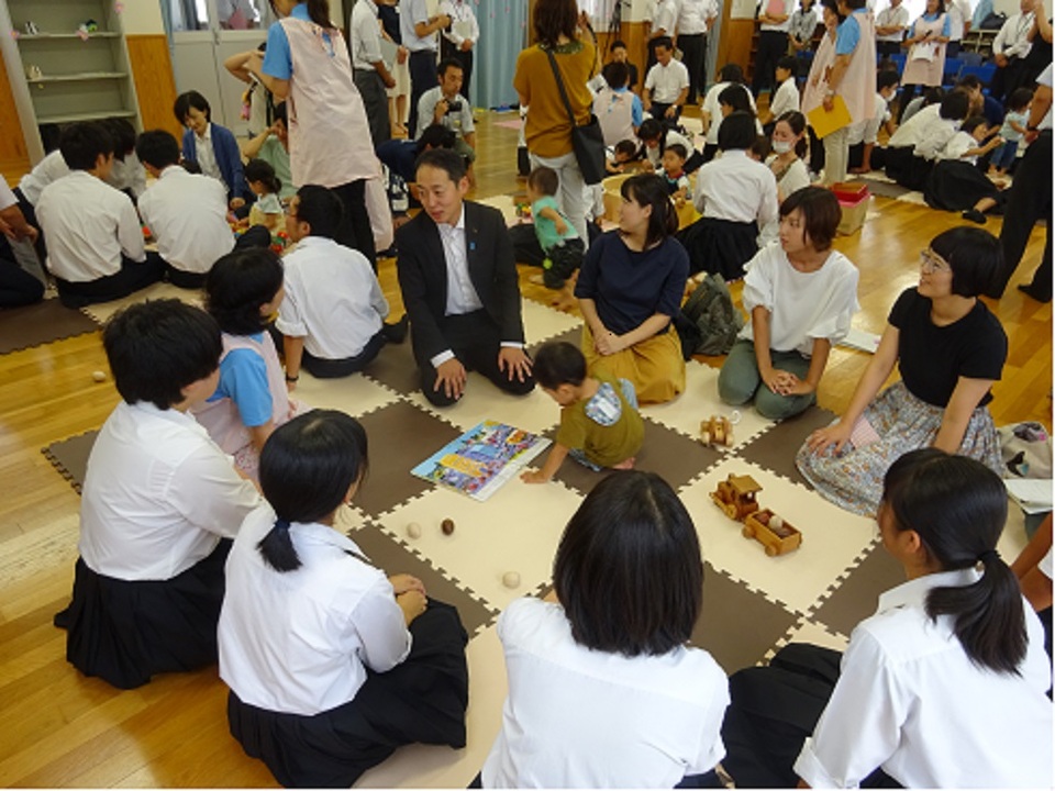 未来のパパ・ママ！子育て体験交流事業の画像