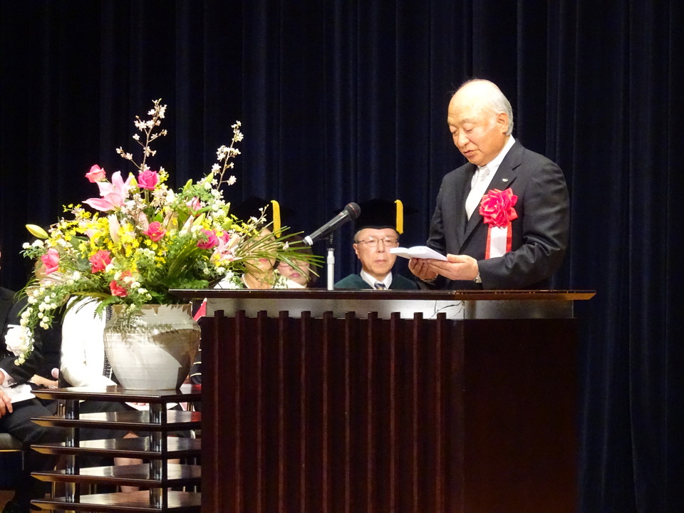 山口県立大学・山口県立大学大学院学位記授与式で祝辞を述べる議長