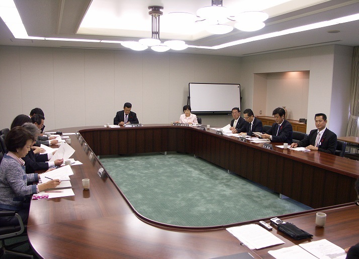 委員による検討協議の画像1