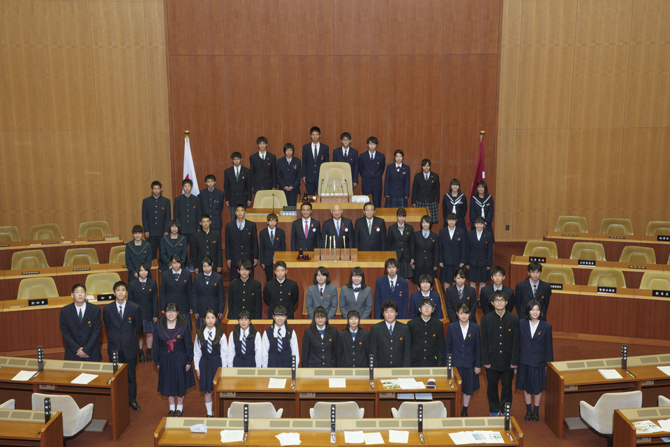第3回やまぐち高校生県議会(集合写真) 第3回やまぐち高校生県議会(集合写真)
