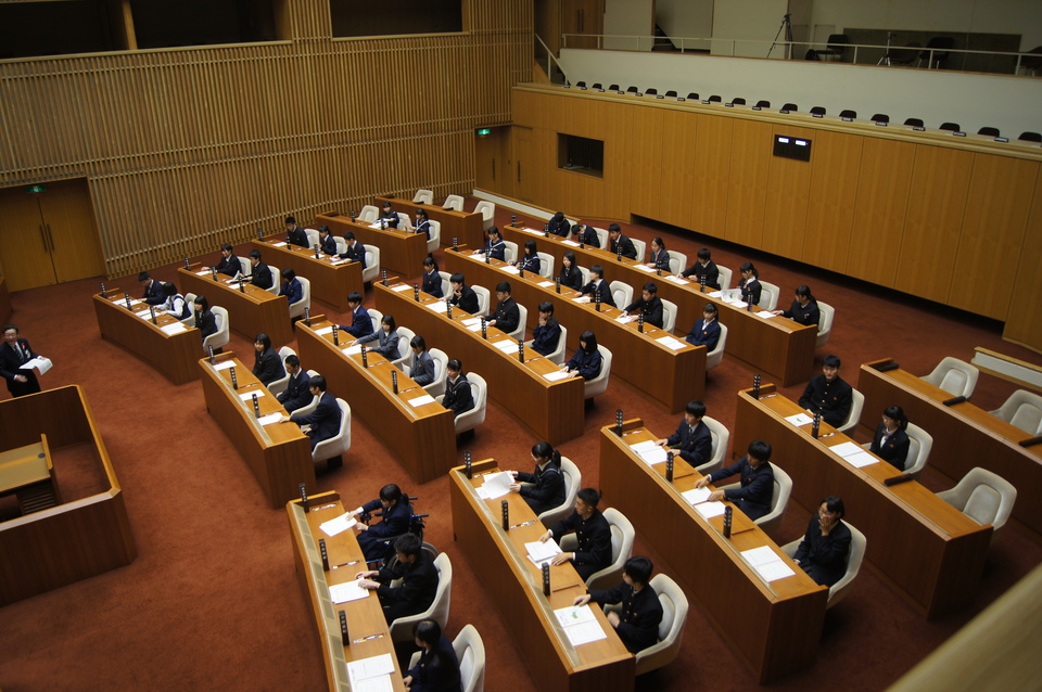 第4回やまぐち高校生県議会（議場着席時）