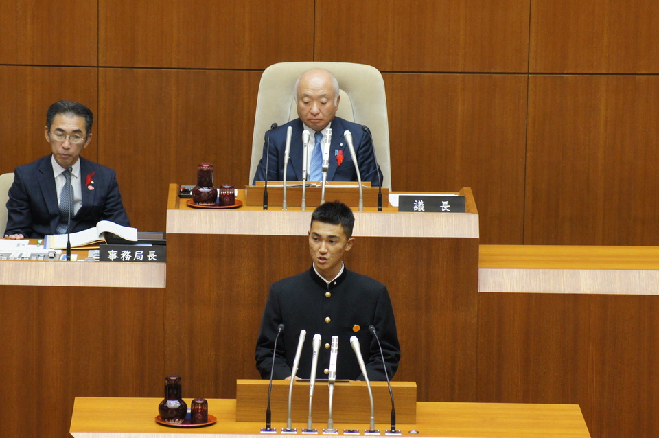 第4回やまぐち高校生県議会(質問時) 第4回やまぐち高校生県議会(質問時)