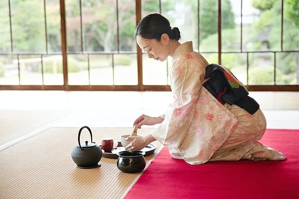着物を着て重要文化財「菊屋家住宅」で抹茶体験及び人力車で街巡りの画像1