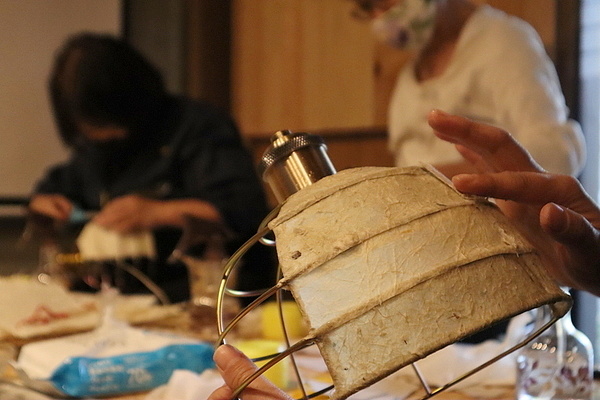 萩市大井の古民家の蔵で、萩の竹を使った「竹紙」によるランプシェード作り等のナチュラルクラフト体験の画像1
